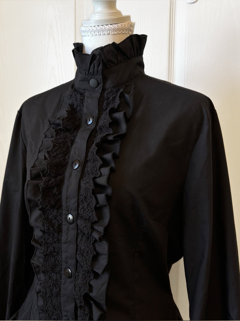 Fanplusfriend Victorian Lolita Black Ruffled High-Collar Button Down Top Large - Picture 6 of 9